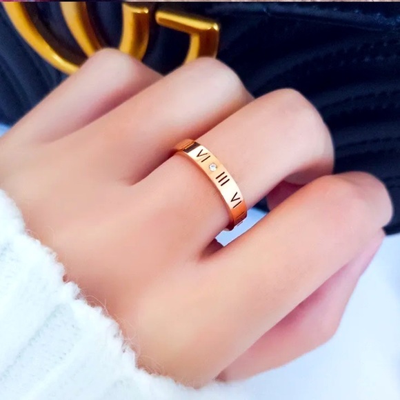 NWT gold silver bundle of two titanium steel size 6 Roman numeral rings - Picture 3 of 5